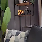 Altrove - Modern, Spacious & Apartment *