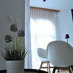 Altrove - Modern, Spacious & Apartment *