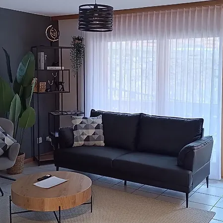 Altrove - Modern, Spacious & Apartman Leukerbad